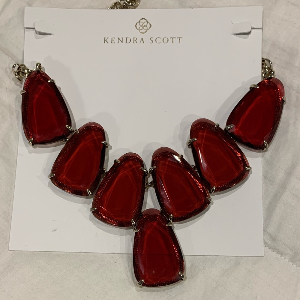 Kendra Scott Harlow statement necklace in burgundy